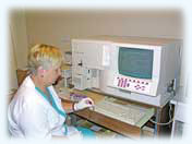 Экспресс анализатор крови в работе